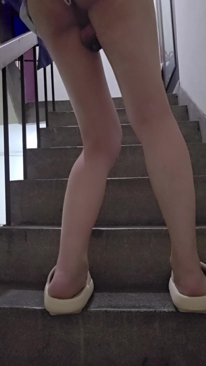 Taiwancdgirl: In der Falle zeigt Tingxuan ihr Keuschheitsschloss und ihren Analplug...