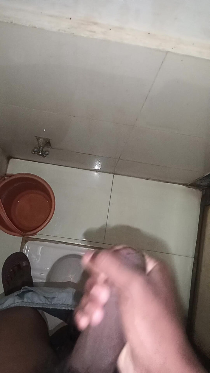 Aniketgod: Desi boy si masturba in bagno masterbet in bagno