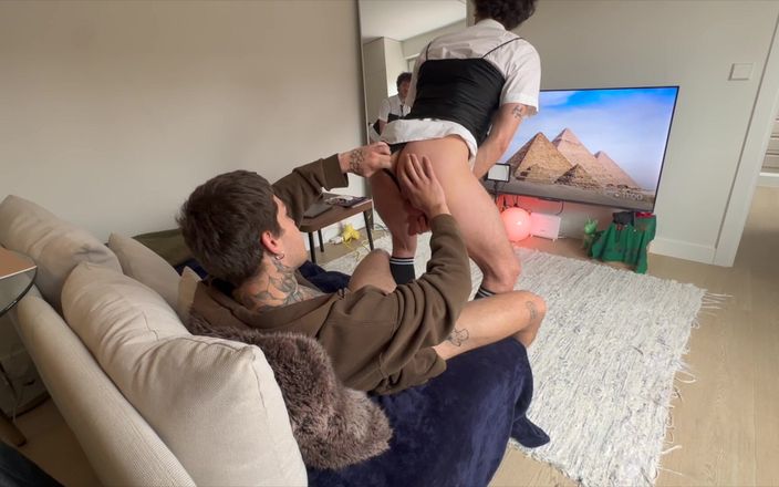 Harry_Jen: Harry_jen | Gay trong chiếc áo nịt ngực bị trầy con cu...