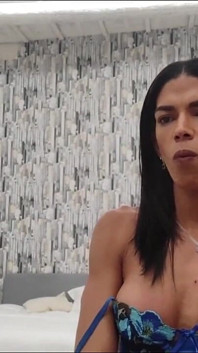 Daniela Santos, curvă, îți faci o cameră.