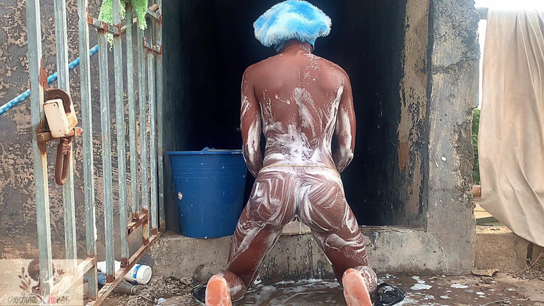 Naturelle Chocolat: Hot Village Style Bathing, Love Feeling the Breeze Blow on...