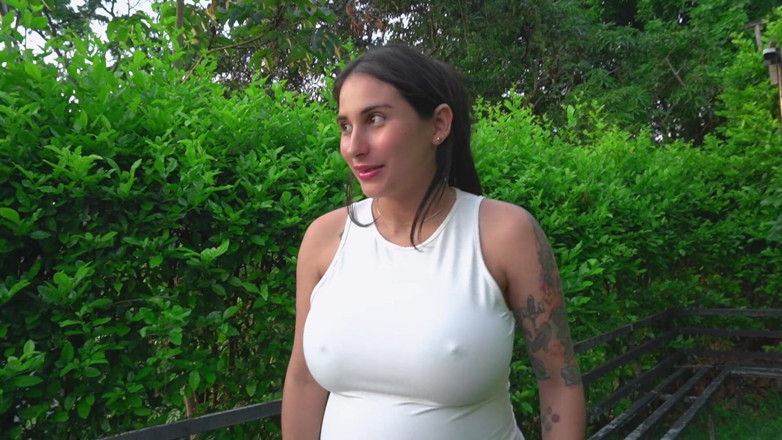 Jenifer Play: Challenge in a Park: Pregnant Girl Agrees to Use an...