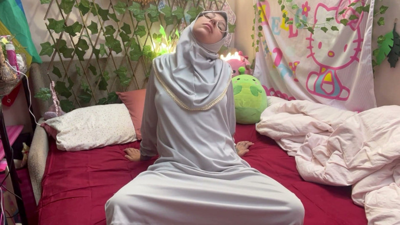 lanalovacutie: Yoga in Hijab Day 19