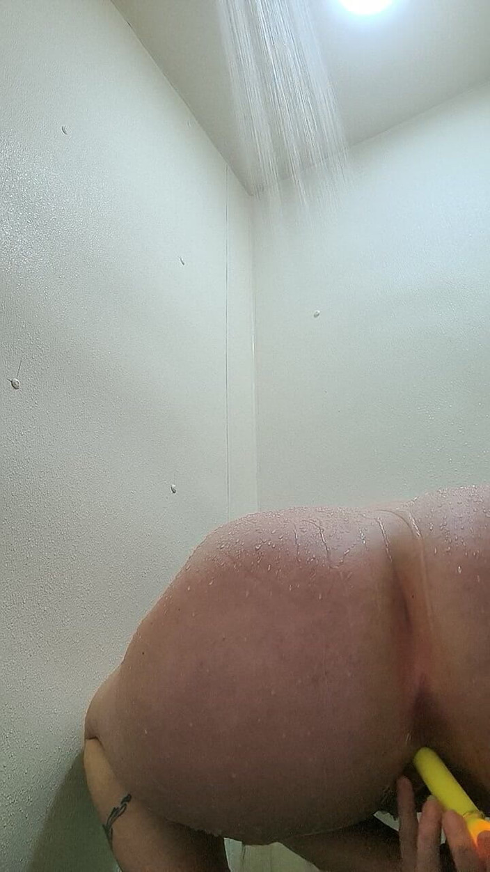 BustyBabe: Gorący prysznic prob analny