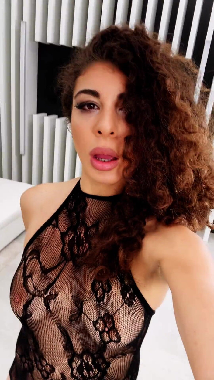 LadyAna: I Fuck a Big White Cock Peeing on Me (backstage 1)