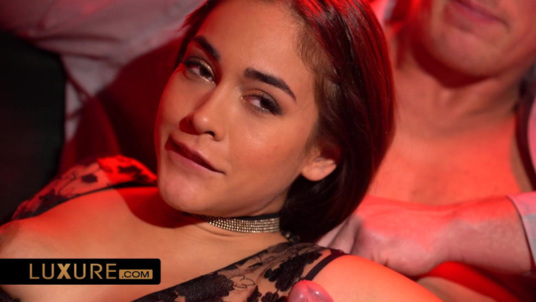 Luxure: Ginebra Bellucci เงี่ยนสุดๆ กับผู้ชาย 2 คน
