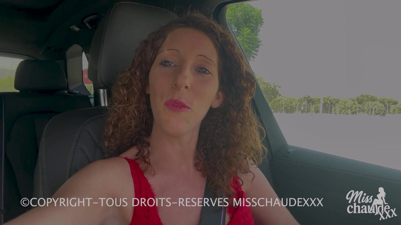 Misschaudexxx: Misschaudexxx, ssę i pieprzę przy basenie