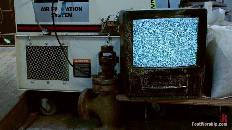 Foot Worship by Kink: Post apocalittico adorazione del piede lesbico!