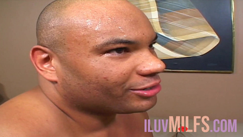 Iluvmilfs: เซ็กซ์ interracial เมื่อนมแดงตูดใหญ่โดนเย็ดหี