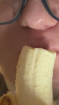 Manger sensuellement une banane