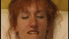Vicky la rousse et le gode fort