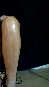 Sensual legcrossing en tacones rosas