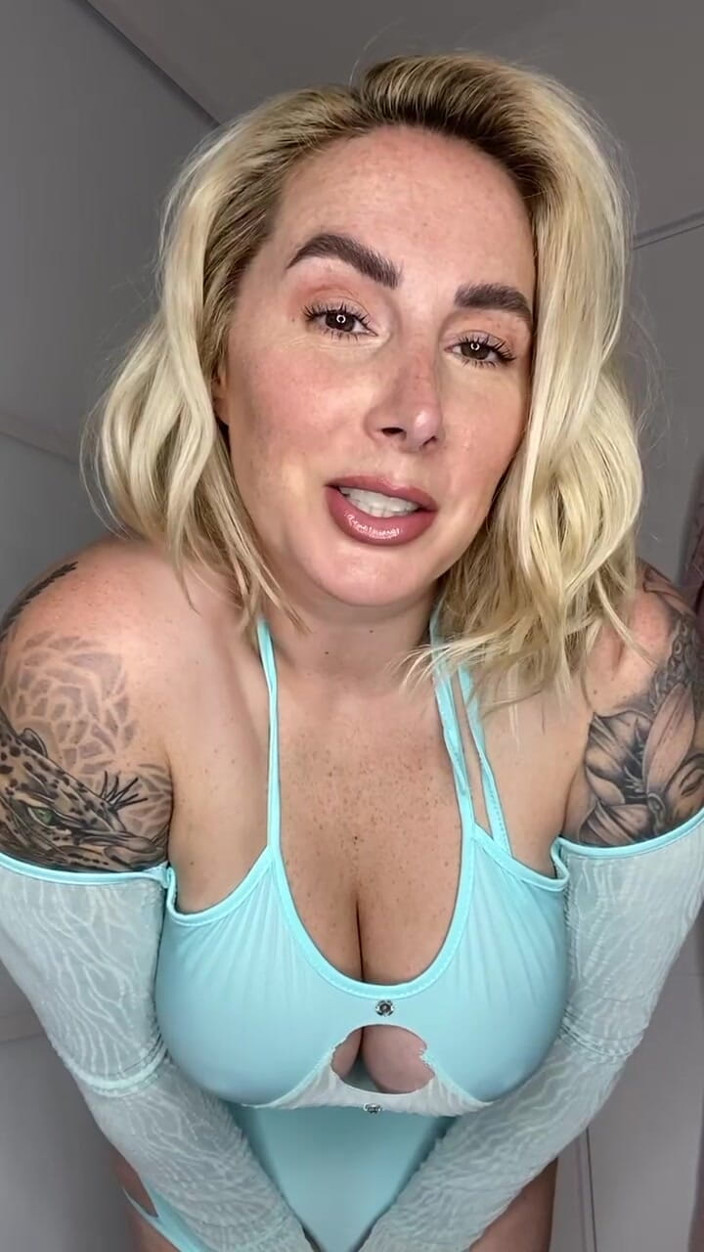 Paige Turnah: กูอยากให้มึงเอาควยออกมาและชักว่าวให้กูขณะที่กูหยอกล้อมึง