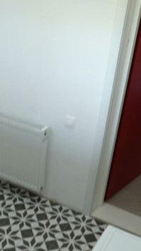 Mon beau-fils et son énorme meilleur ami m’ont gentiment proposé du sexe rapide ici même. Et alors ? J’ai accepté