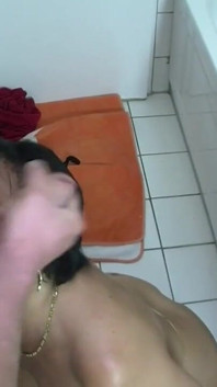 Viejo y joven coño follando joven polla chupando en el baño