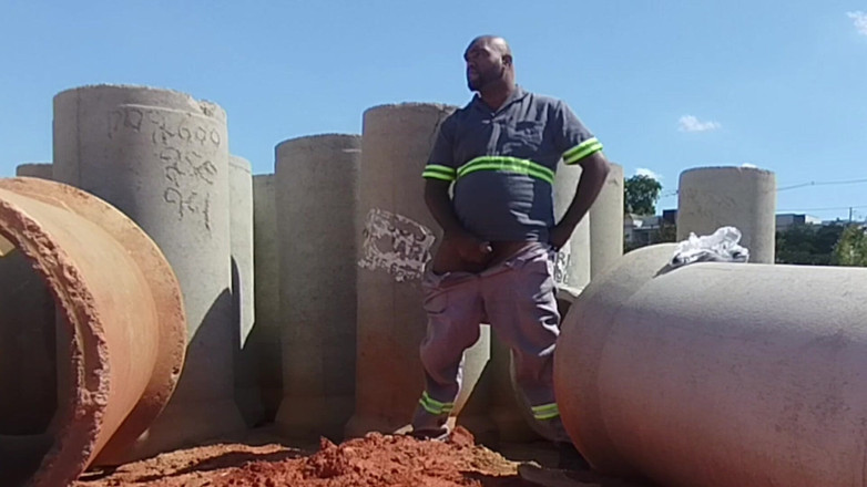 TheBlacKHunterr: Aku mengelabui liburanku sendirian di lokasi konstruksi