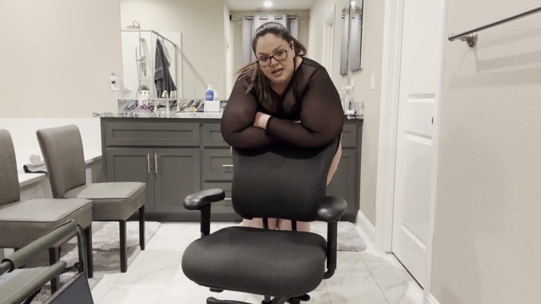 Plump Paradise: Luxe em Lingerie: Plump Paradise Tight Chair Tease (wmv)