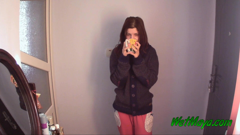 Wet Maya: コーヒーは彼女のおしっこをたくさんします