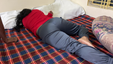 SAFI TV: Saya meletakkan adik tiri saya di atas katil dan mengongkeknya...