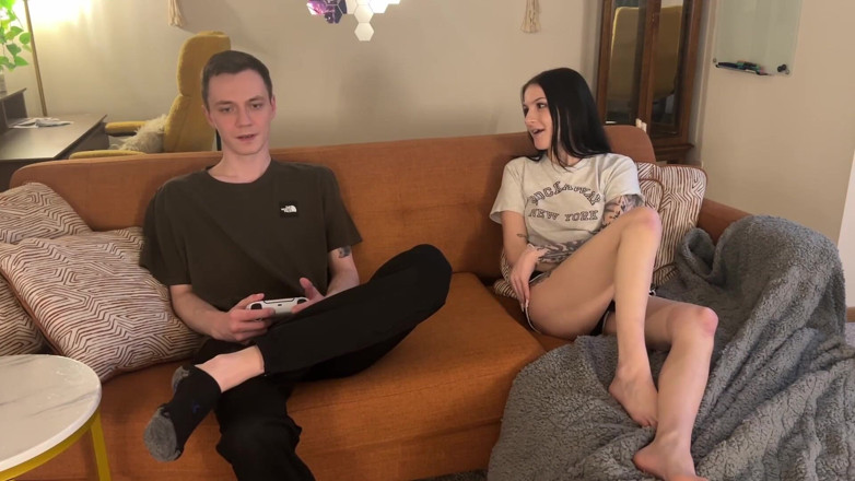 Jay Bond: Je m’habille en Tifa Lockhart pour que le copain de...