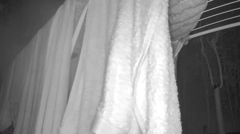 AmateurMates: Чисте прання, брудні думки - двоє бісексуальних сусідів по квартирі, Жюль і Саймон, неслухняні, висячи в пральні