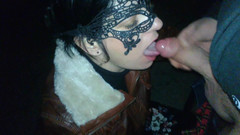 Toilet Mommy: 공공 공원에서 자동차가 운전하는 동안 가죽 재킷과 자지 빠는. 춥지만 정자는  섹시했습니다!