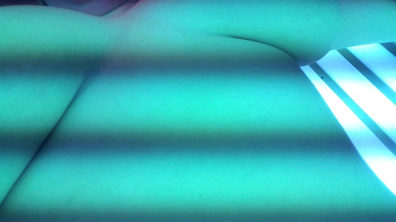 Annabelle Rogers: Неслухняне задоволення в солярії!