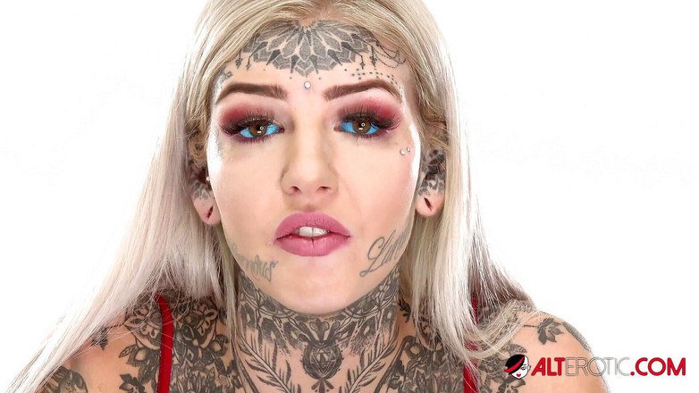 Alt Erotic: 澳大利亚纹身女郎Amber Luke的幕后花絮