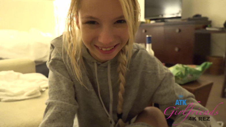 ATK Fans (Girlfriends): Virtuele vakantie op Hawaï met Kenzie Reeves 14/3