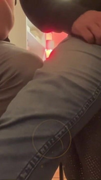 추종자를 위해 캠에 바지를 젖히는 아마추어 플랫메이트 2 명