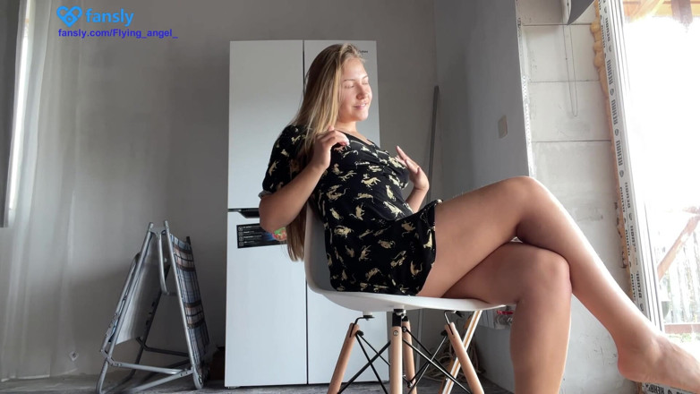 Stacy_via: Спокушання садівника. Мастурбація і сквірт. Він дивиться на мене правильно!