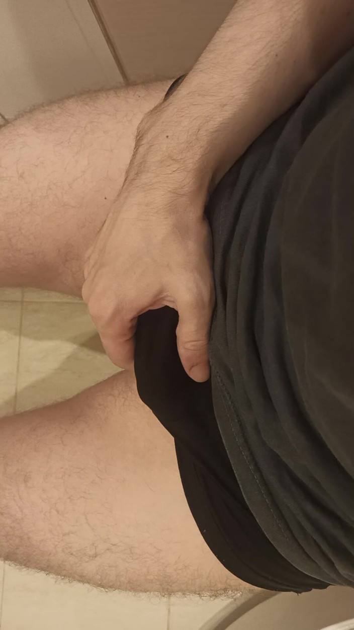 Pasha: Một chàng trai mát xa dương vật của mình trong...