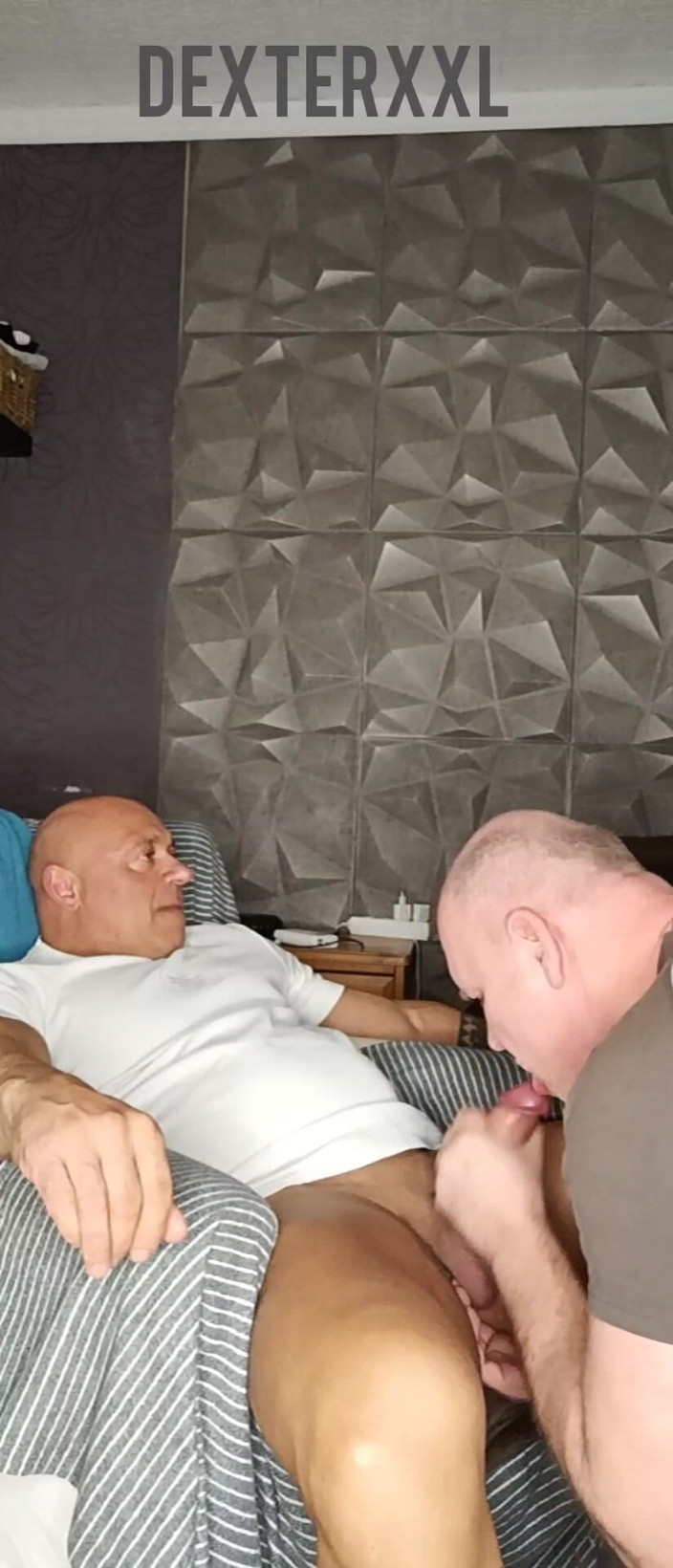 Mr. Guru: Dexterxxl mengisapku dari binaragawan tergoda