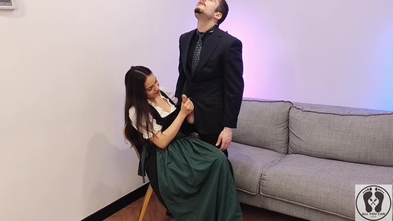 All You Can Fetish: Ana Spears dirndl Apron पर अपने बॉस के लंड का वीर्य निकालती है