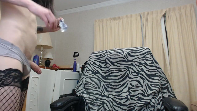 Ivyrose499: Bubble Butt Trans dziewczyna jedzie dildo