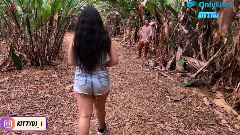 Kittydj: Latina Kitty Dj jde ven do lesa a je ošukána...