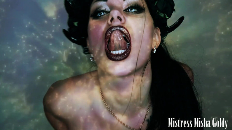 Goddess Misha Goldy: Adorazione, sega e sperma in bocca di Succubuss! Una scopata...