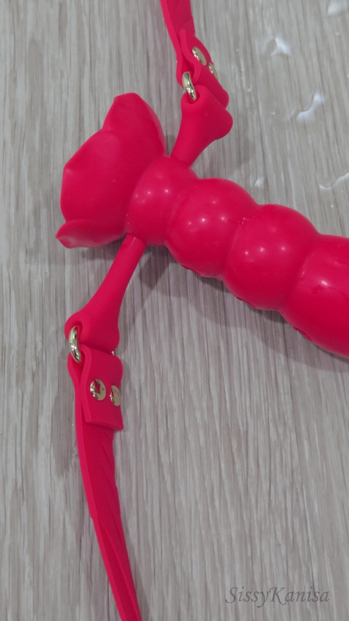 SissyKanisa: Sissy kanisa rose bocca gag dildo gola profonda