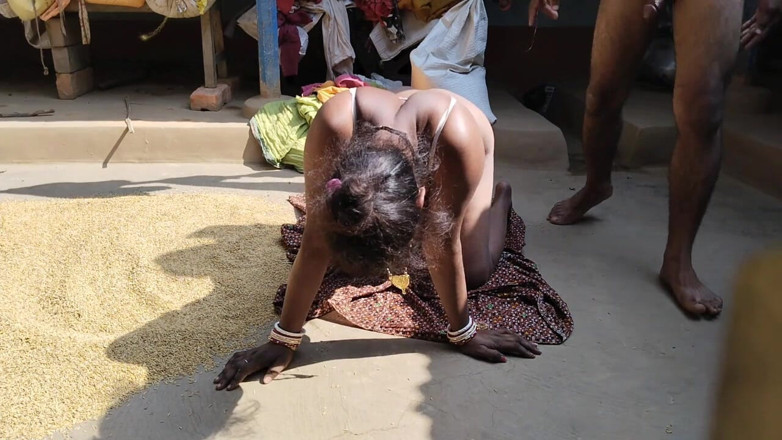 Pumi: Bhabhi Ko Kam Karte Hue Choda 69 Position Me