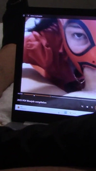 Hadiah kepada peminat terbesar saya: Handjob dalam sarung tangan, semasa menonton salah satu video saya, dengan pancutan mani