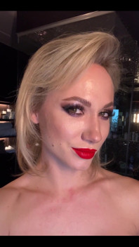 Heavy, Seductive Makeup or Casual Beauty?try Not to Blink, You Might Miss Something