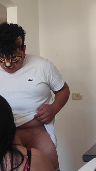 O mamă sexy matură mare și frumoasă seduce tineri, doar fani cu încetinitorul