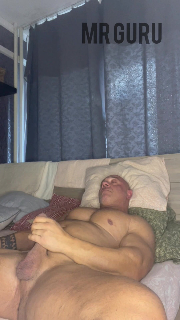 Mr. Guru: Paja larga de culturista Sr. Guru. Masturbarse