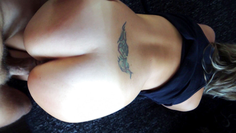 Arch Stantonnn Production: Güzellik tedavileri sırasında orta yaşlı seksi kadının büyük sıkı götüne...