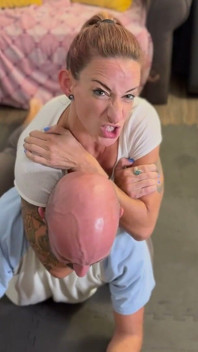 Mya Pleasure Scissorholds mnie w samoobronie wideo