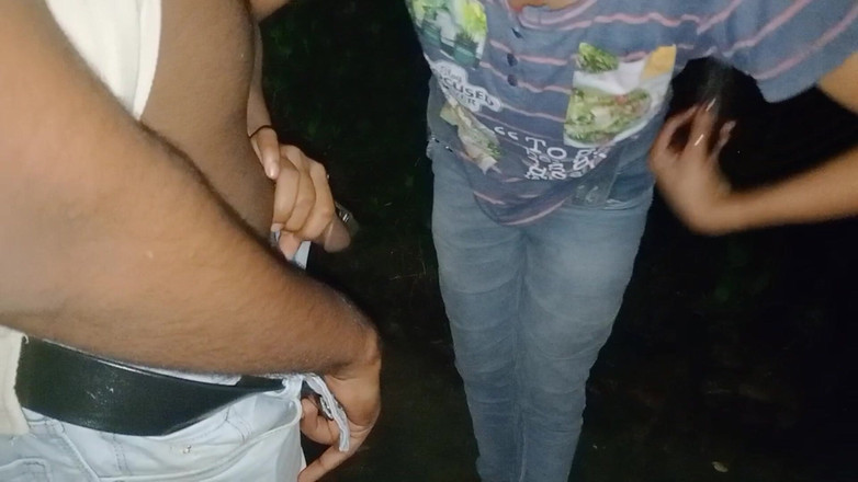 NikiRathod: 정글에서 후배위 스타일과 오럴 콤비네이션