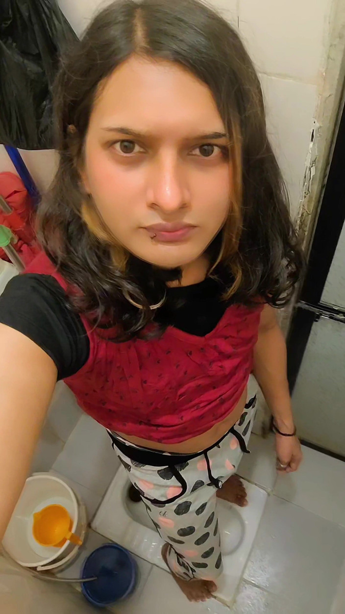 Zoyasazadai: Zoya Shezadi, Která Jde Do Mého Tajného Malého Pokoje Ještě...