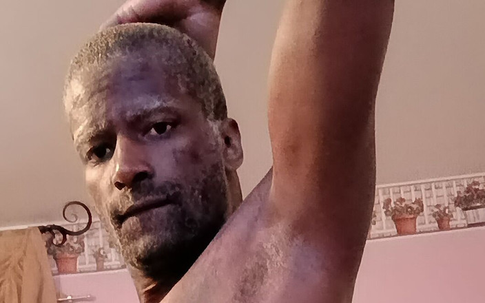 Marcus Shakur: Young Is #1 自由泳 - Tyson Baby