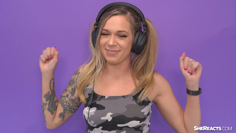SheReacts: Reacția solo de masturbare a lui Rory Knox cu pula...