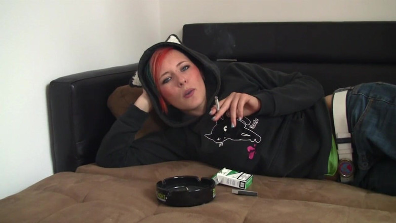 Facial flavor: Su primer video de fumar
